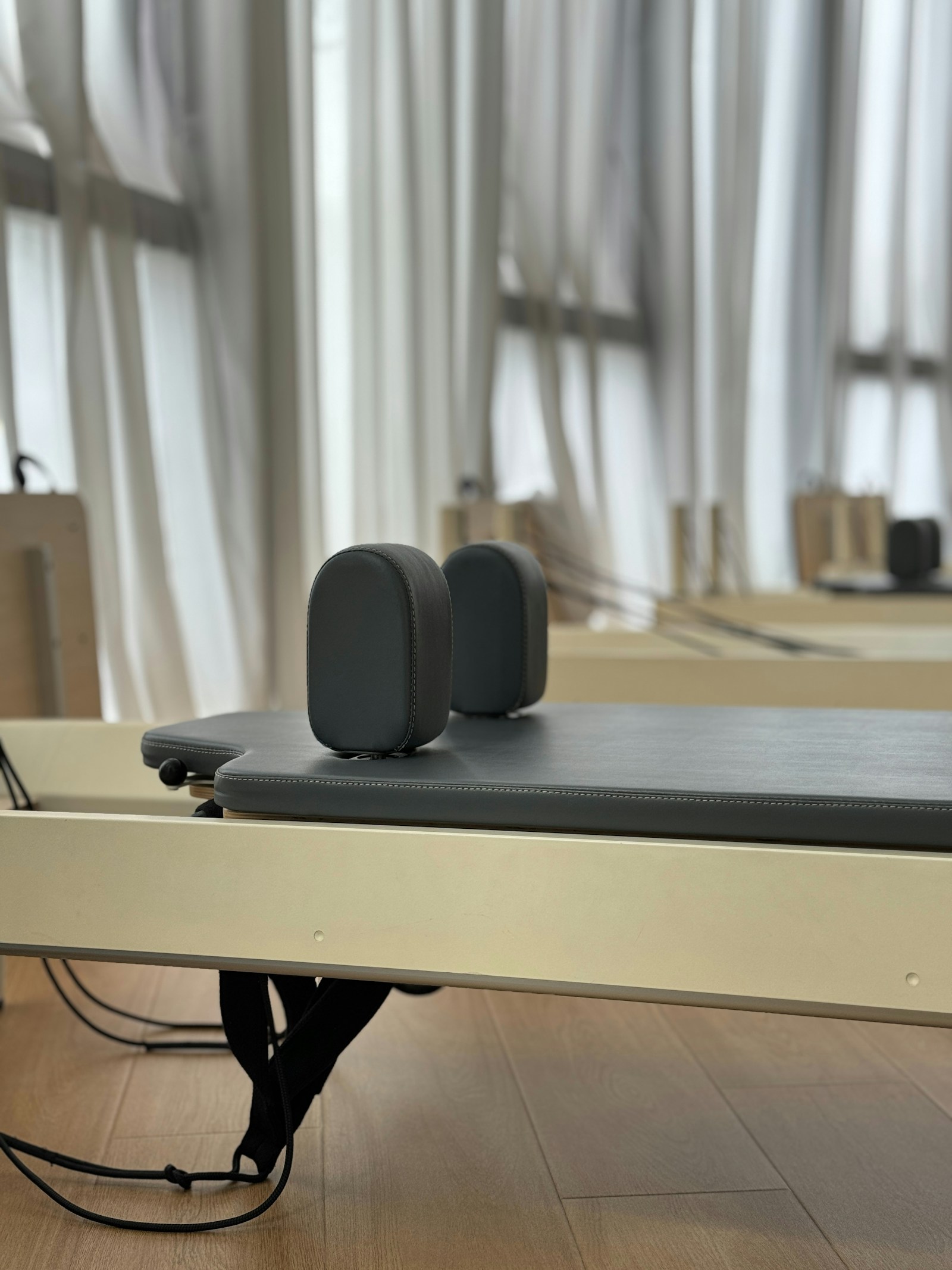 リフォーマー本体とストラップのクローズアップ（設備確認のイメージ）